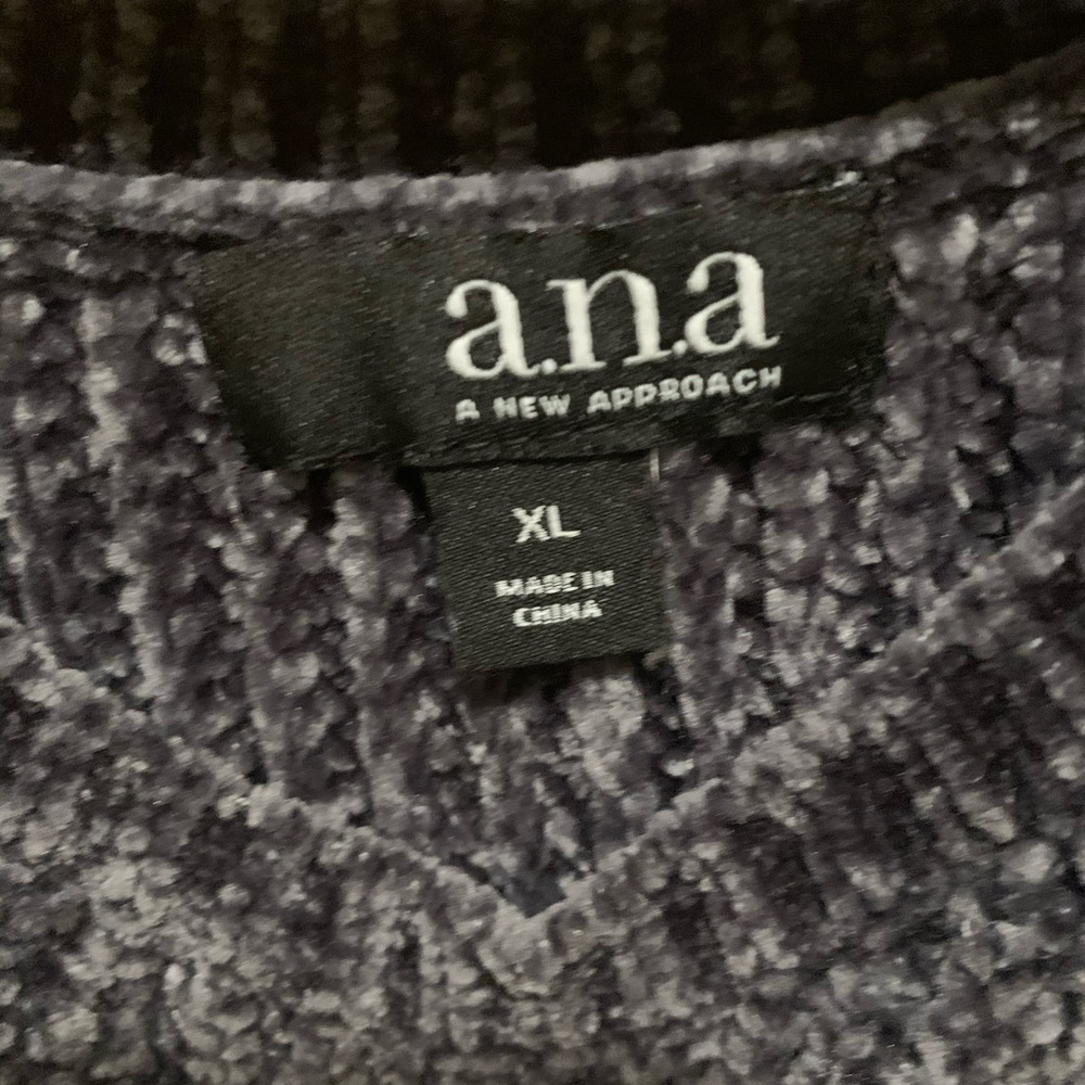 Ana Sweater Size XL